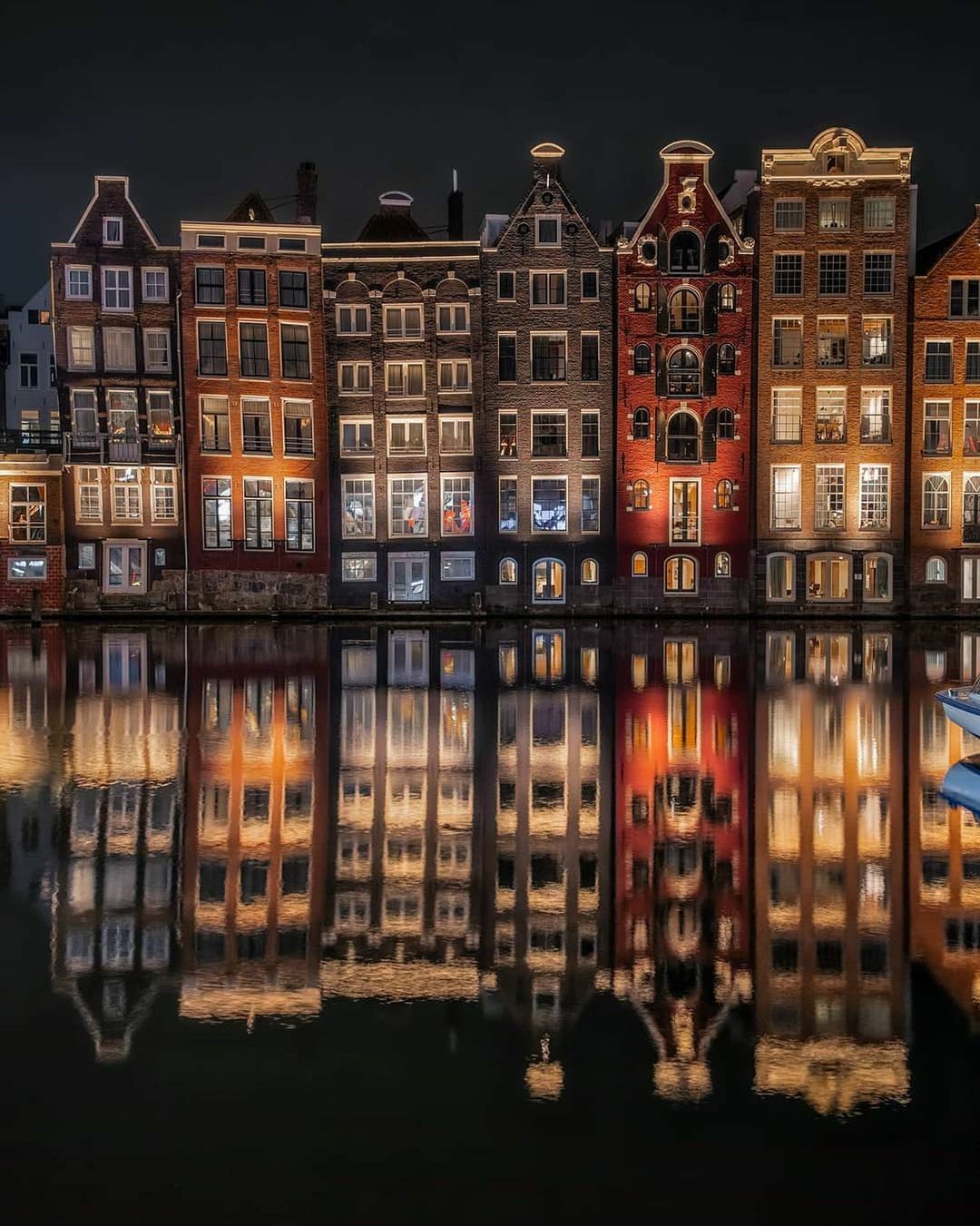 Discover the Stunning Beauty of The Netherlands 🇳🇱 50 Captivating Photos That Will Make You Want to Visit